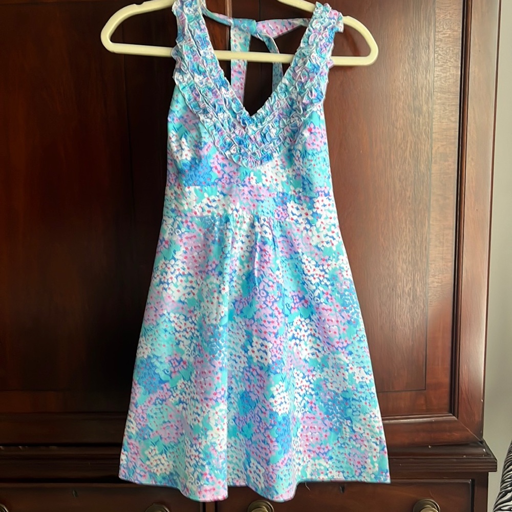 Lily Pulitzer V neck ruffle with tie around the neck